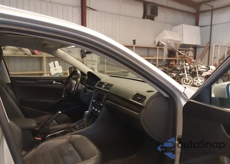 2015 Volkswagen Passat 1.8T Sel Premium from USA, damaged, VIN 1VWCT7A34FC007026